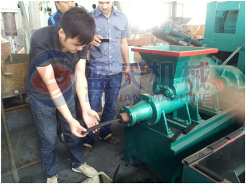 Charcoal extruding machine