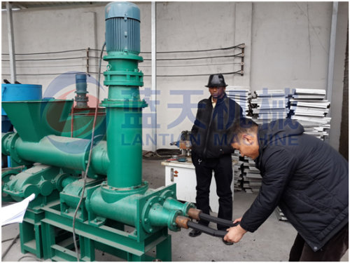 Charcoal extruding machine